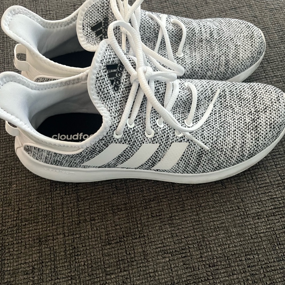 adidas White and Gray Knit Cloudfoam Sneakers Women’s size 9
